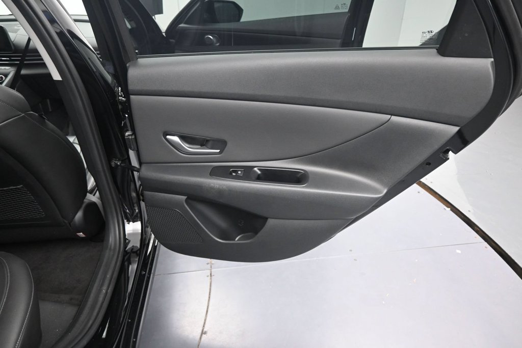 Used 2025 Hyundai Elantra Limited w/ Cargo Package FWD image 20