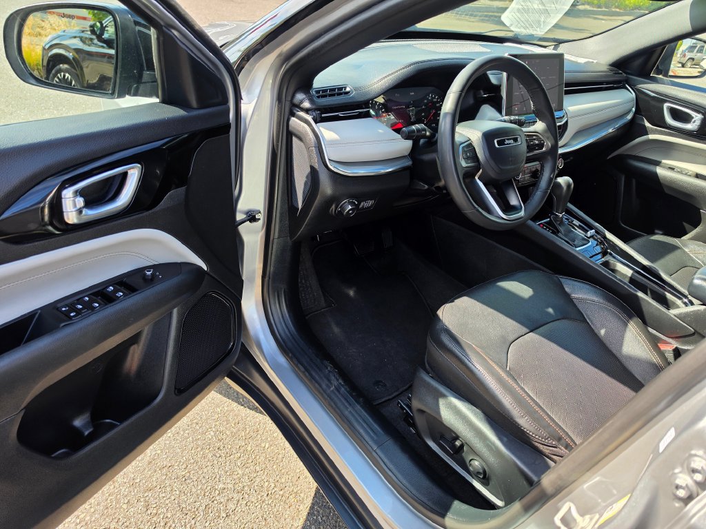 Used 2023 Jeep Compass Limited AWD/4WD image 19