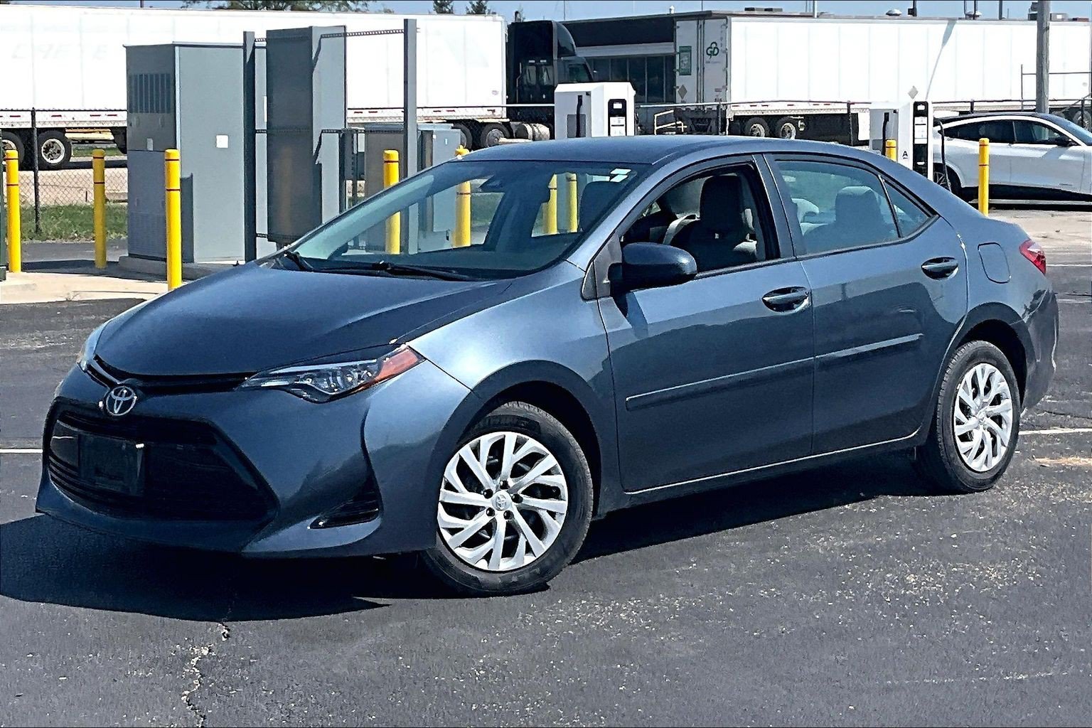 Used 2017 Toyota Corolla LE w/ Carpet Mat Package (TMS) FWD image 8