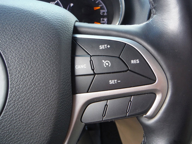 Used 2022 Jeep Grand Cherokee Laredo E w/ Security & Convenience Group AWD/4WD image 44