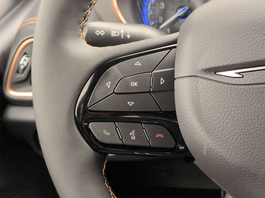 New 2027 Chrysler Pacifica Pinnacle w/ Theater Group FWD image 16
