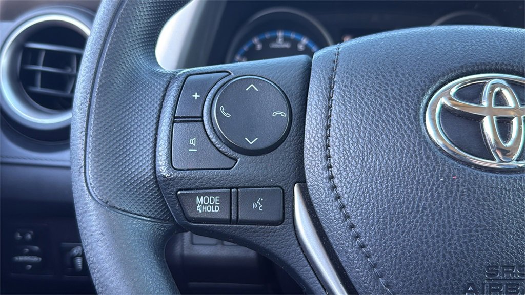 Used 2018 Toyota RAV4 LE image 20