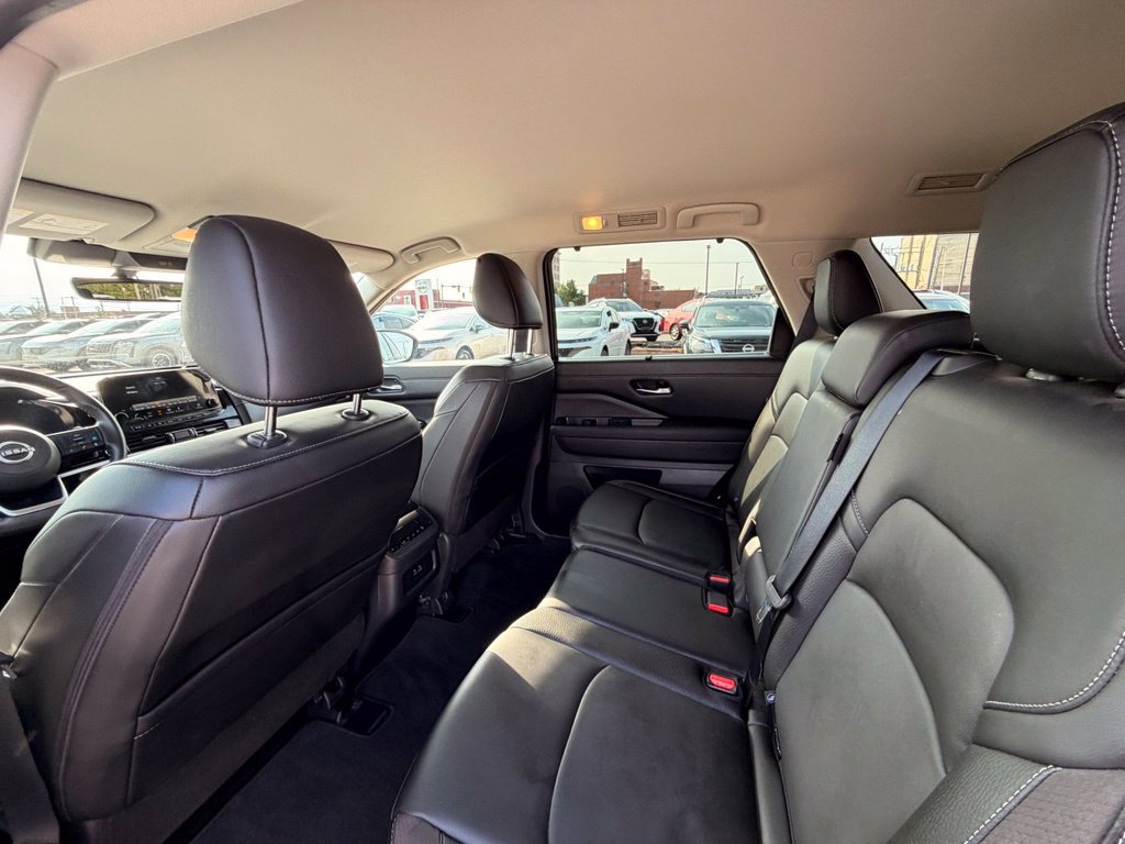 Certified 2025 Nissan Pathfinder SL FWD image 18