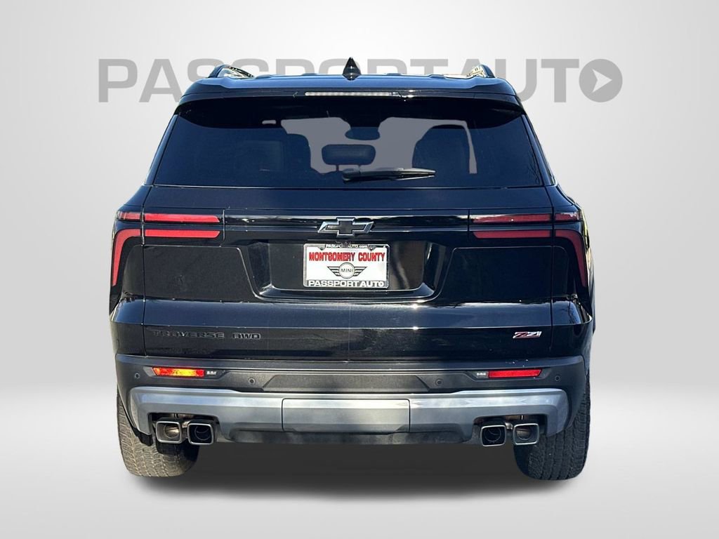 Used 2024 Chevrolet Traverse Z71 image 3