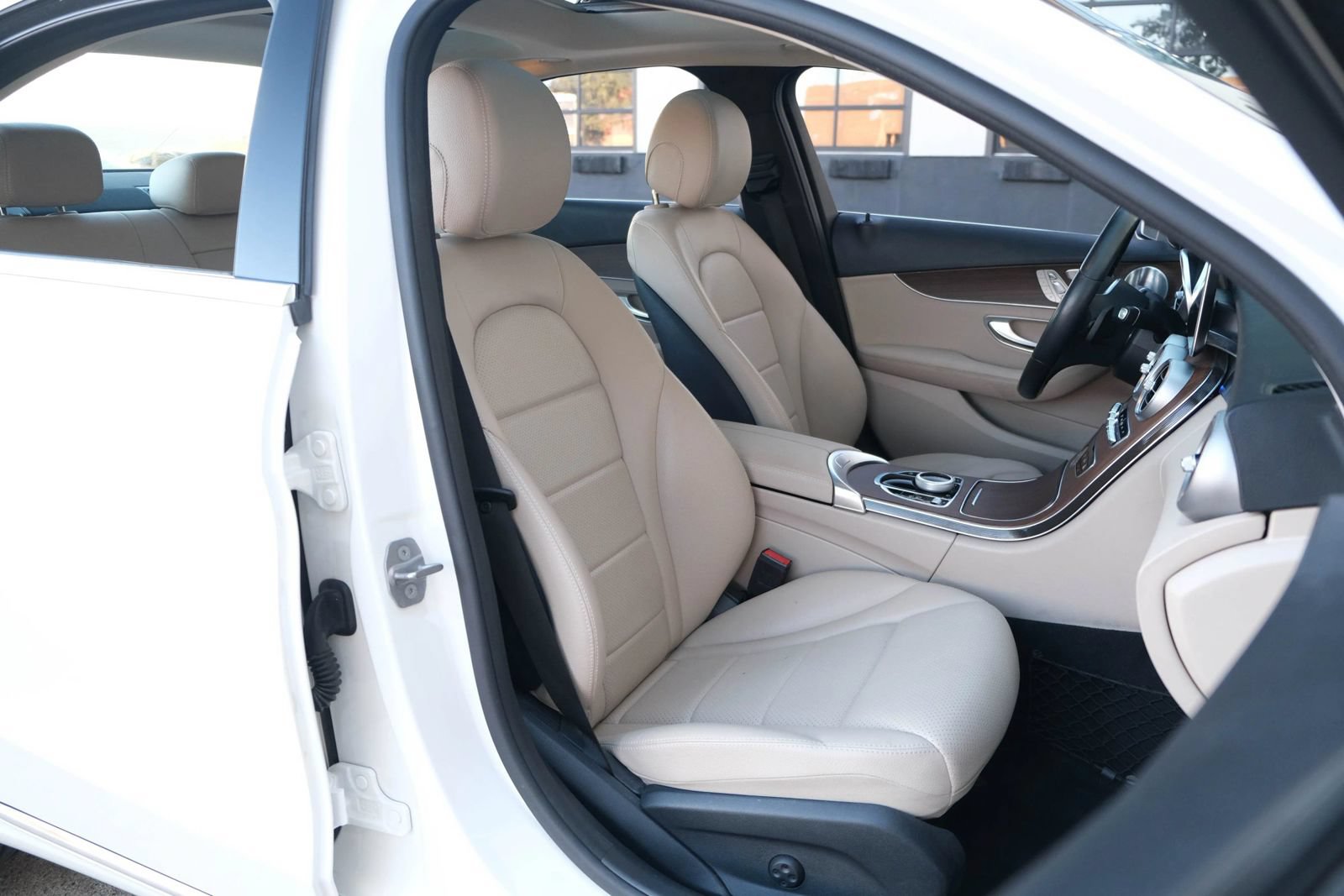 Used 2021 Mercedes-Benz C 300 4MATIC Sedan w/ Premium Package image 33