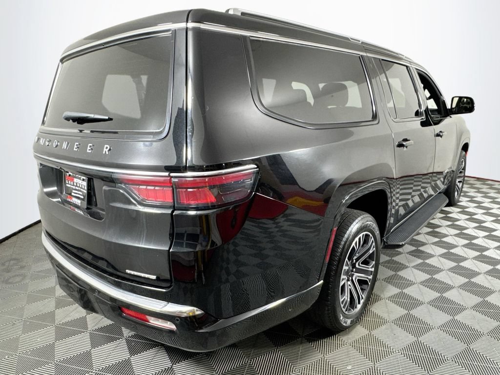 Used 2024 Jeep Wagoneer L Series II w/ Flexible Seating Group RWD image 7
