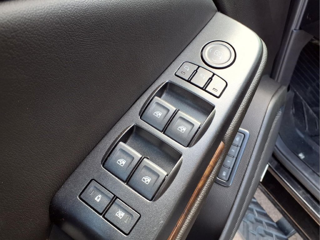 Used 2019 Chevrolet Tahoe LT w/ Luxury Package AWD/4WD image 14