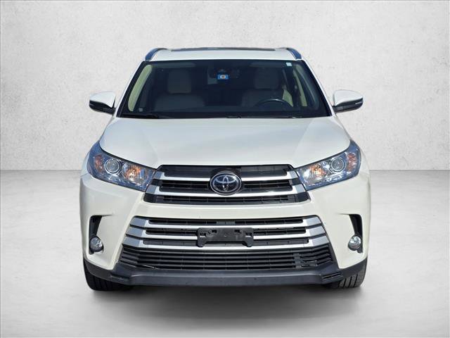 Used 2017 Toyota Highlander XLE image 2