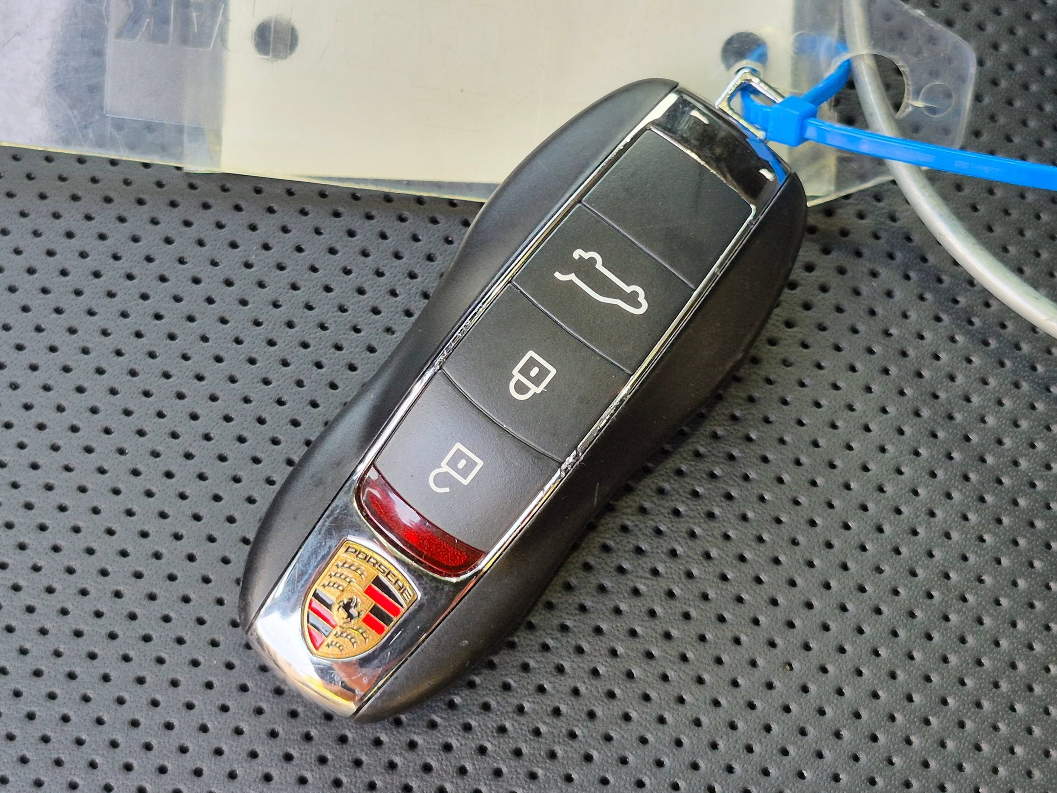 Certified 2026 Porsche Macan AWD/4WD image 39