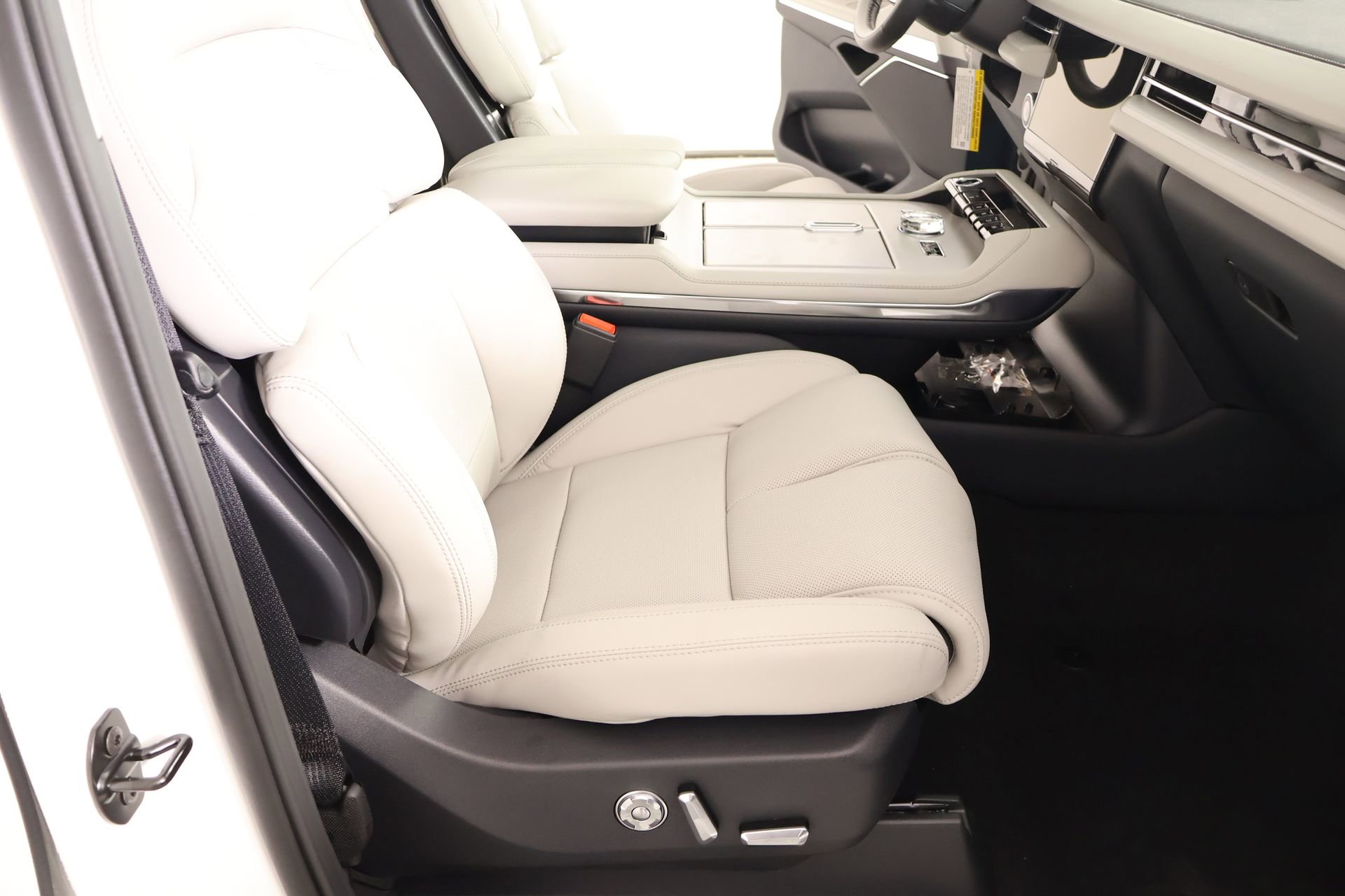 New 2026 Lincoln Navigator Premiere image 14