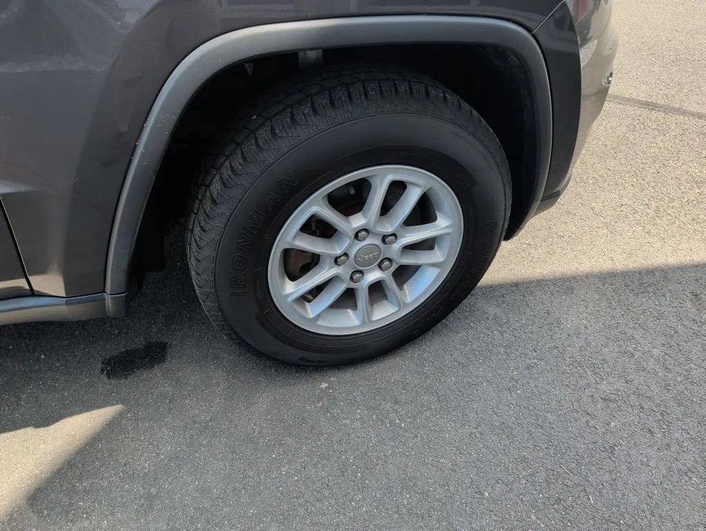 Used 2018 Jeep Grand Cherokee Laredo AWD/4WD image 24