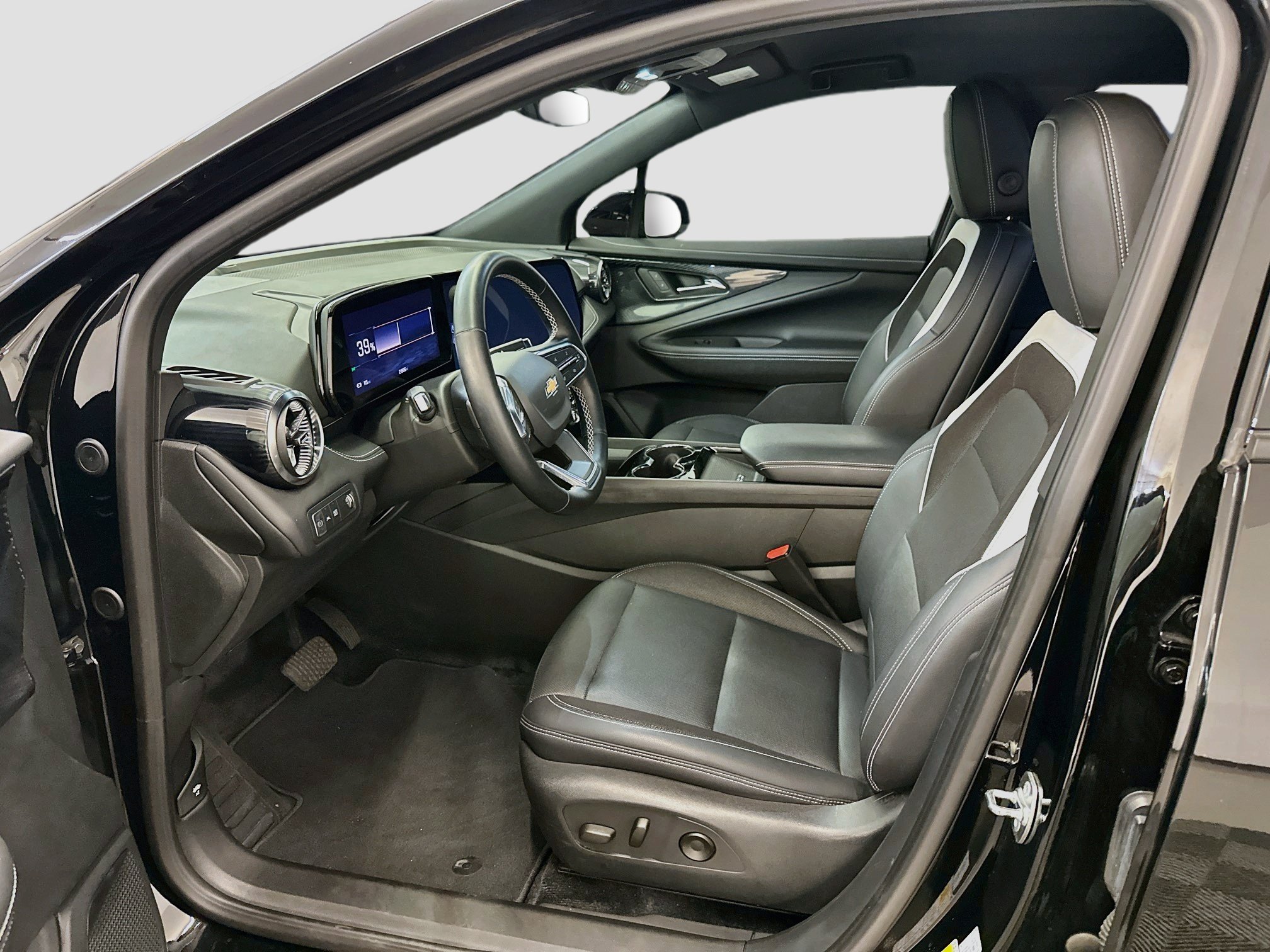 Used 2024 Chevrolet Blazer EV LT AWD/4WD image 13