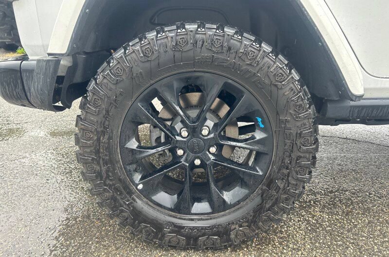 Used 2022 Jeep Wrangler Unlimited Sahara w/ Cold Weather Group AWD/4WD image 19
