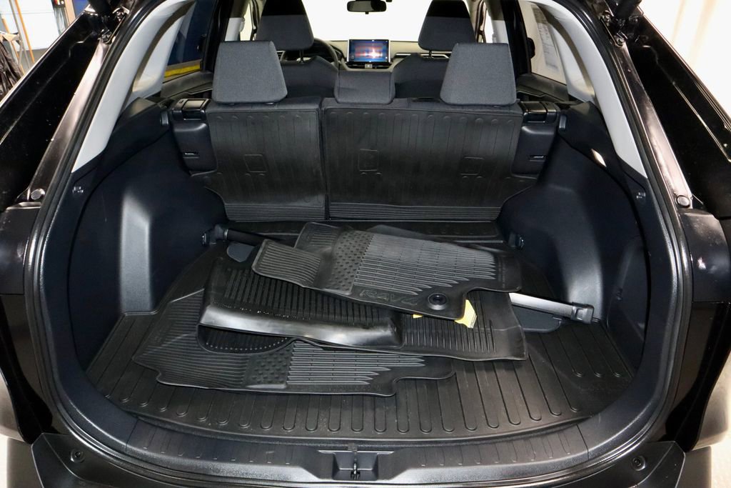 Used 2025 Toyota RAV4 XLE w/ Convenience Package image 13