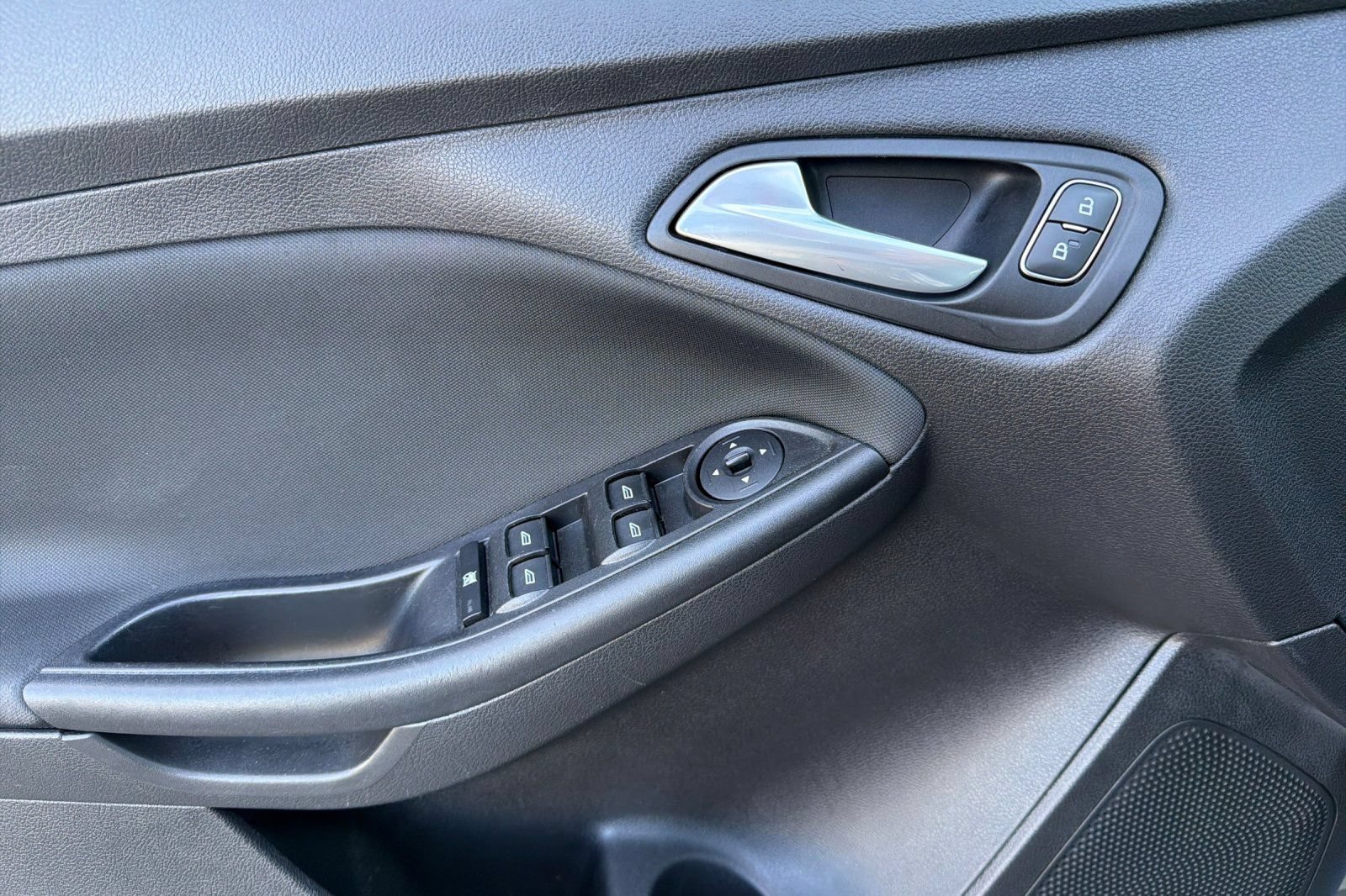 Used 2018 Ford Focus SEL FWD image 11