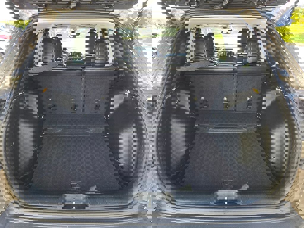 Used 2019 Jeep Cherokee Latitude Plus w/ Comfort/Convenience Group image 14