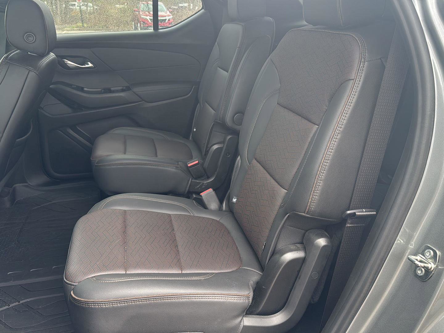 Used 2023 Chevrolet Traverse High Country image 12