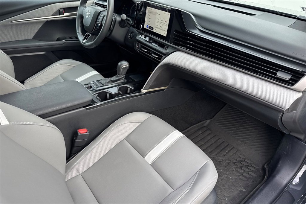Used 2025 Toyota Camry SE image 14