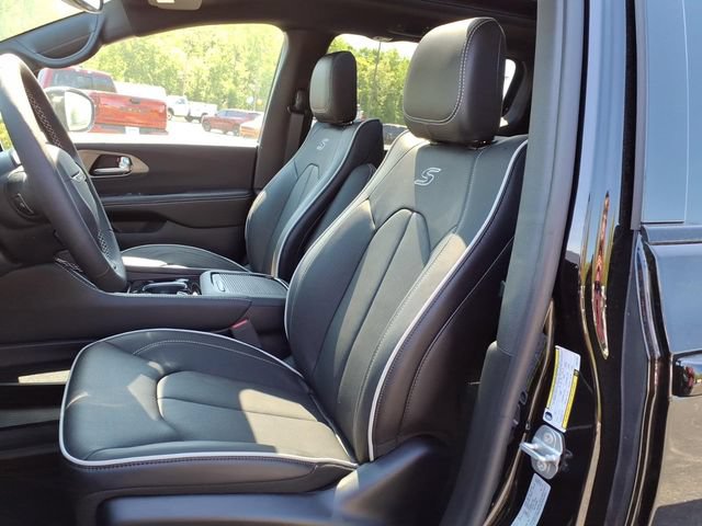 New 2027 Chrysler Pacifica Limited FWD image 12