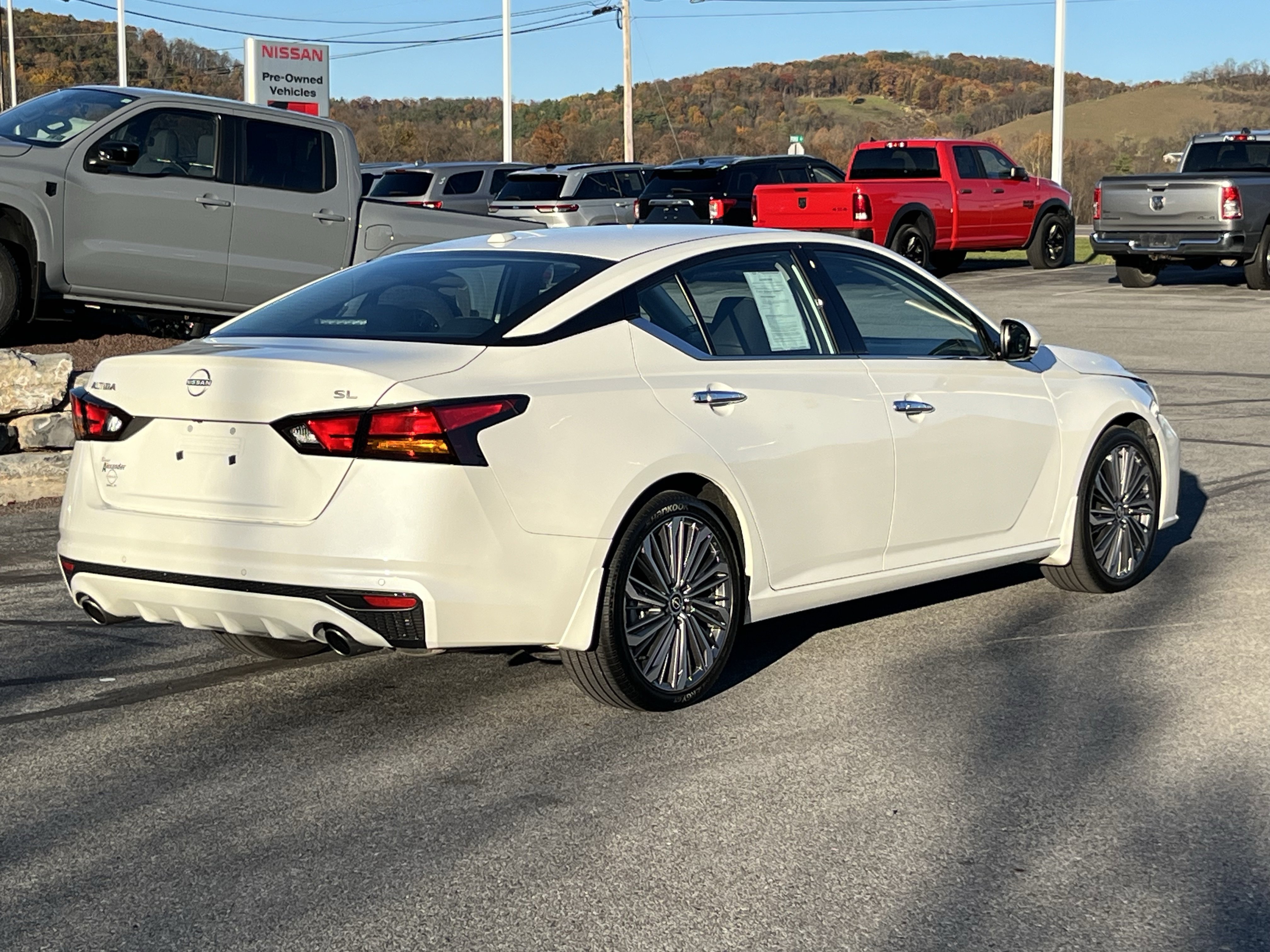 Used 2024 Nissan Altima 2.5 SL image 3