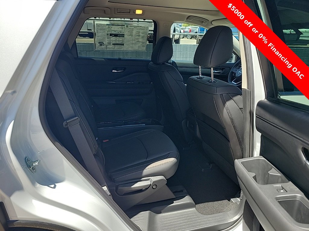 New 2025 Nissan Pathfinder SL w/ SL Premium Package image 16