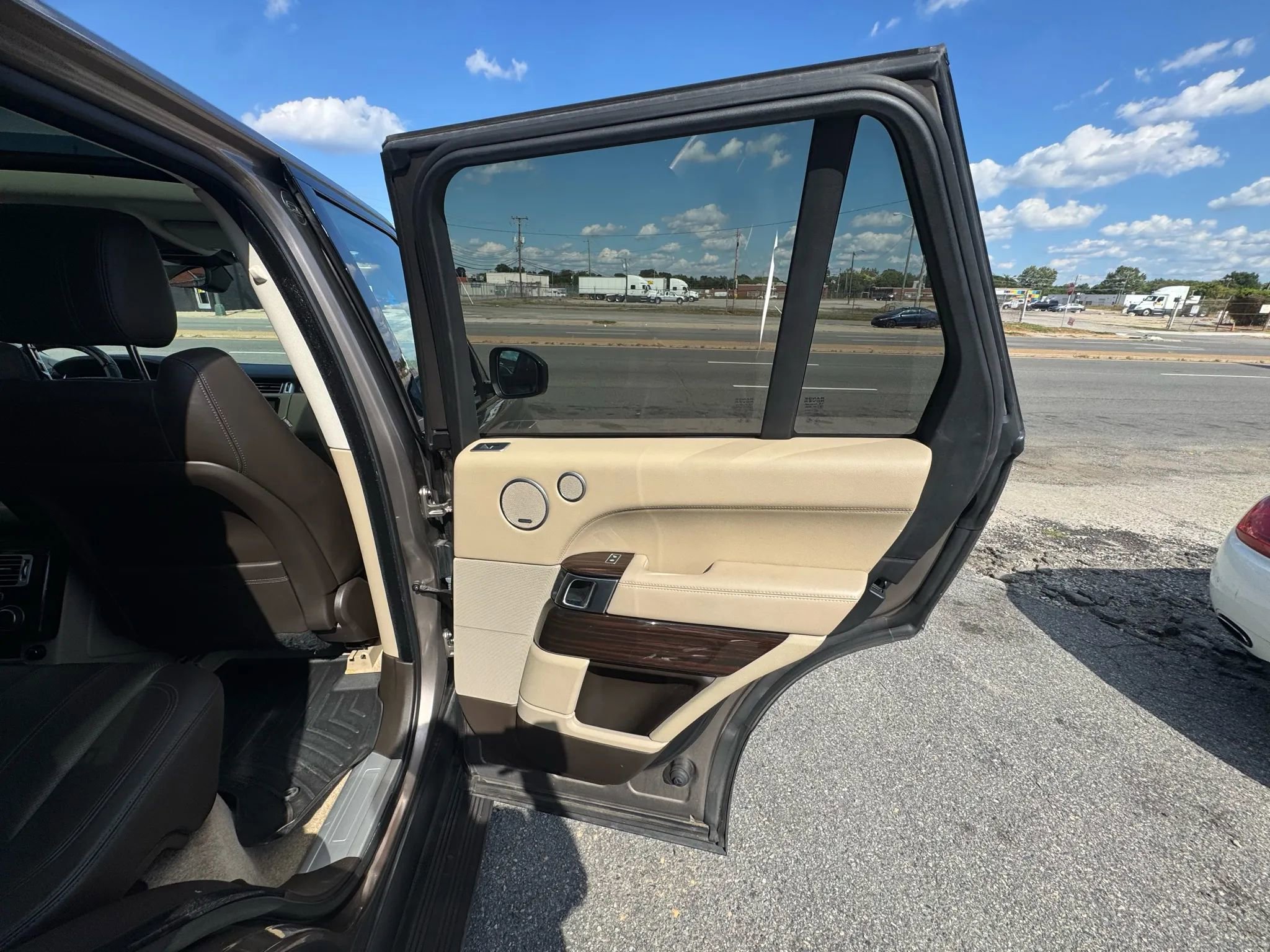 Used 2017 Land Rover Range Rover Supercharged image 21