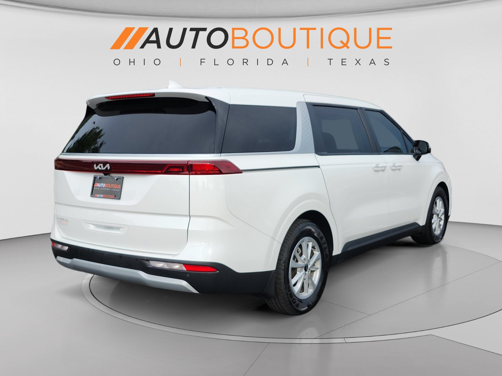 Used 2024 Kia Carnival LX FWD image 5