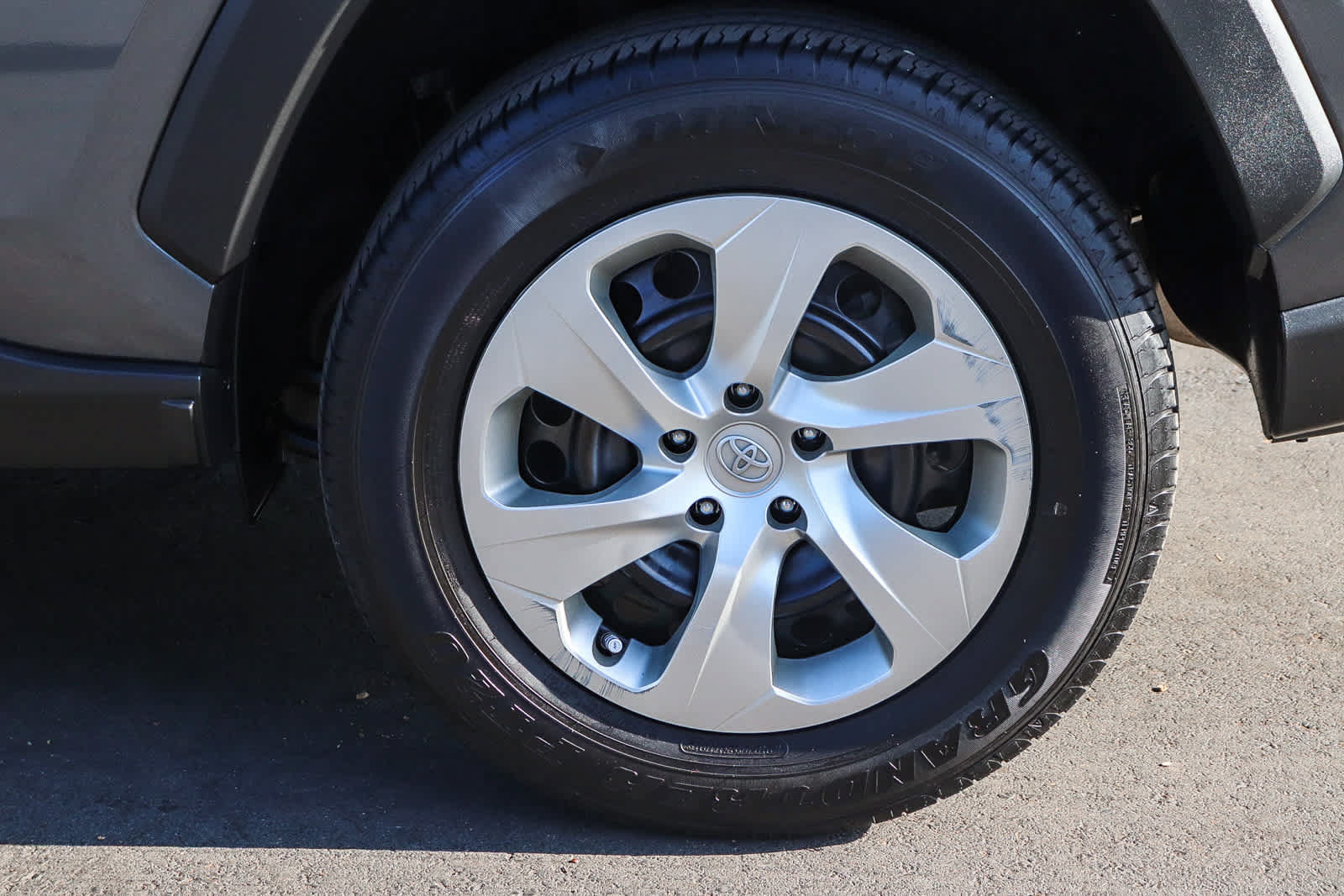 Used 2021 Toyota RAV4 LE AWD/4WD image 12