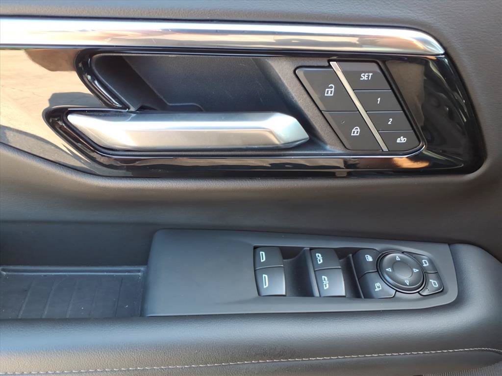Used 2025 Chevrolet Tahoe Z71 w/ Comfort Package AWD/4WD image 19