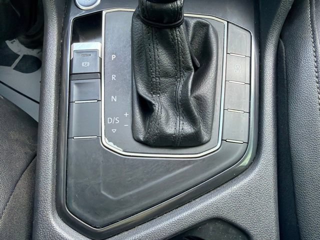 Used 2020 Volkswagen Tiguan SE FWD image 34