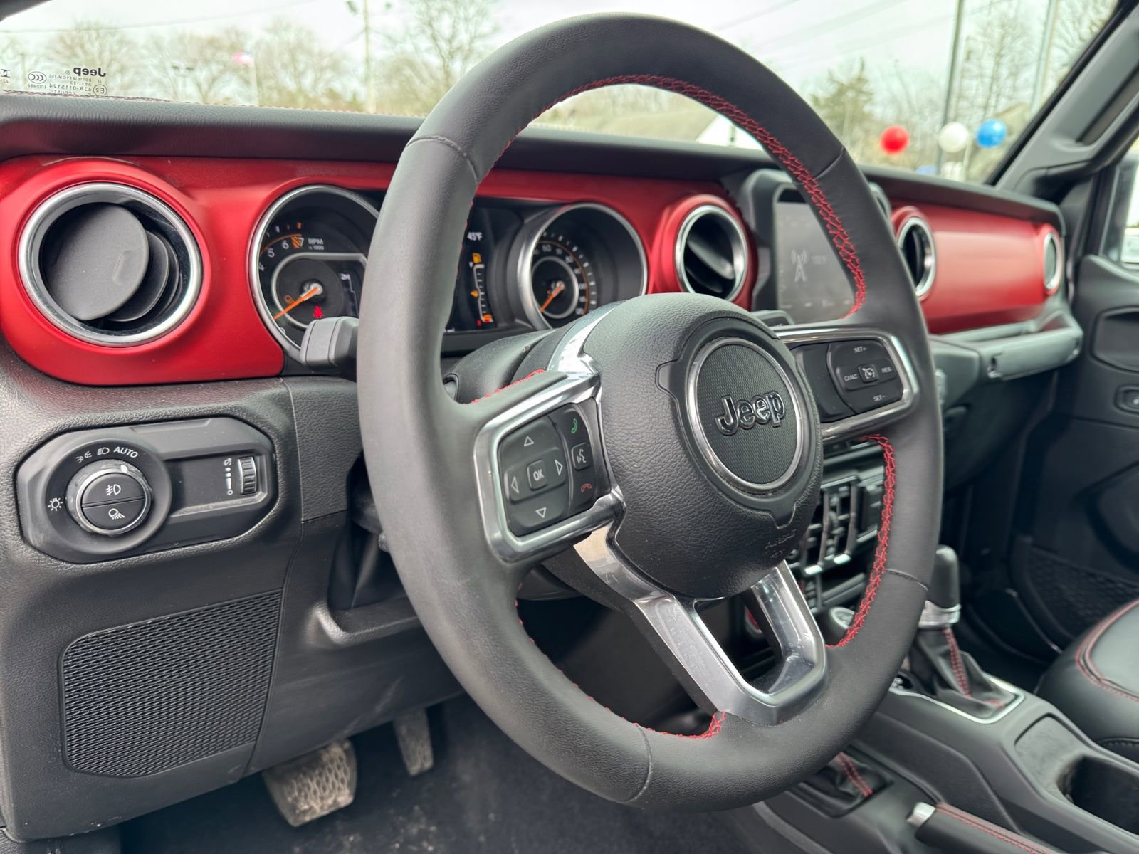 Used 2023 Jeep Gladiator Rubicon w/ Dual Top Group AWD/4WD image 15