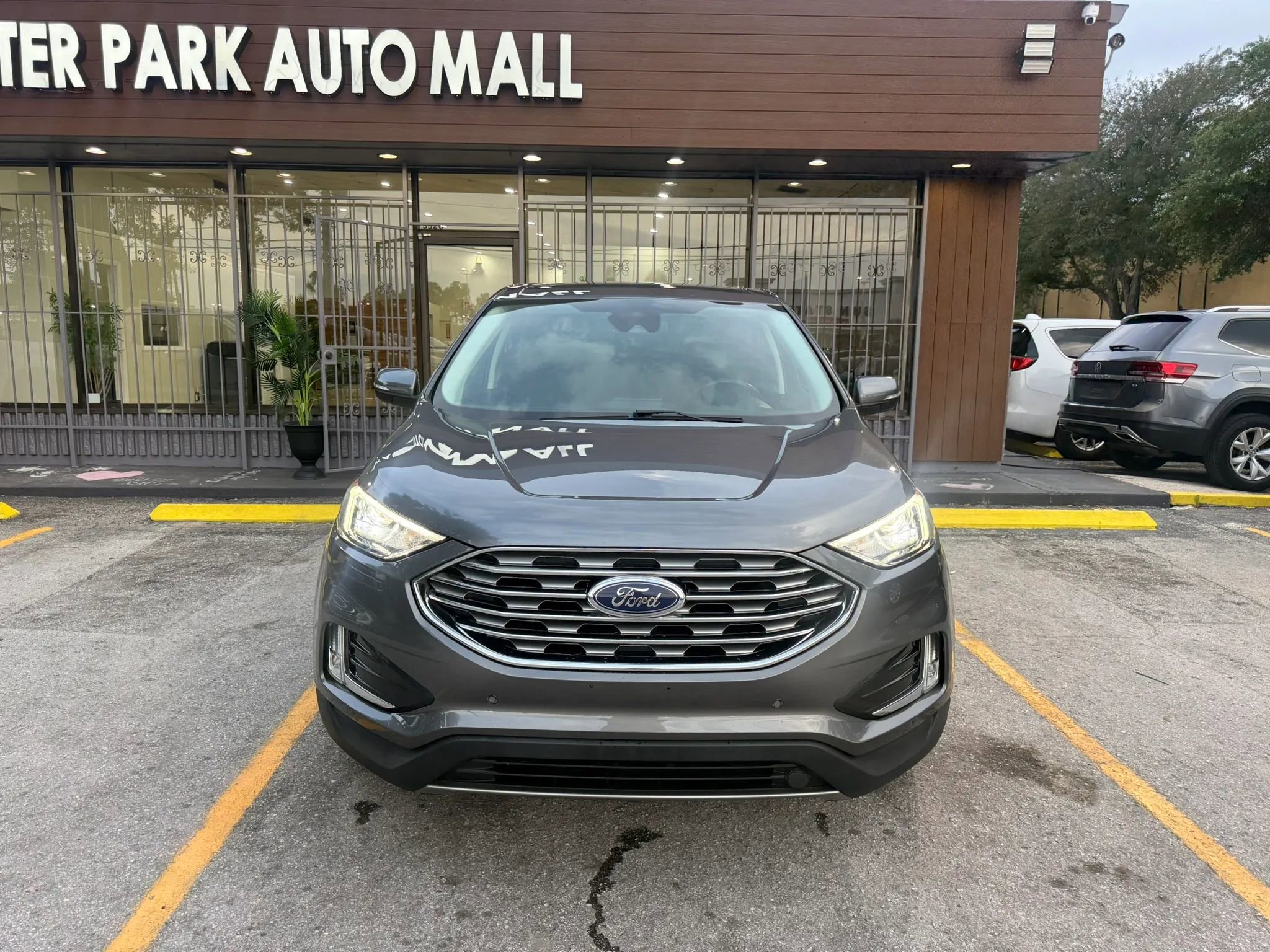 Used 2022 Ford Edge Titanium AWD/4WD image 2