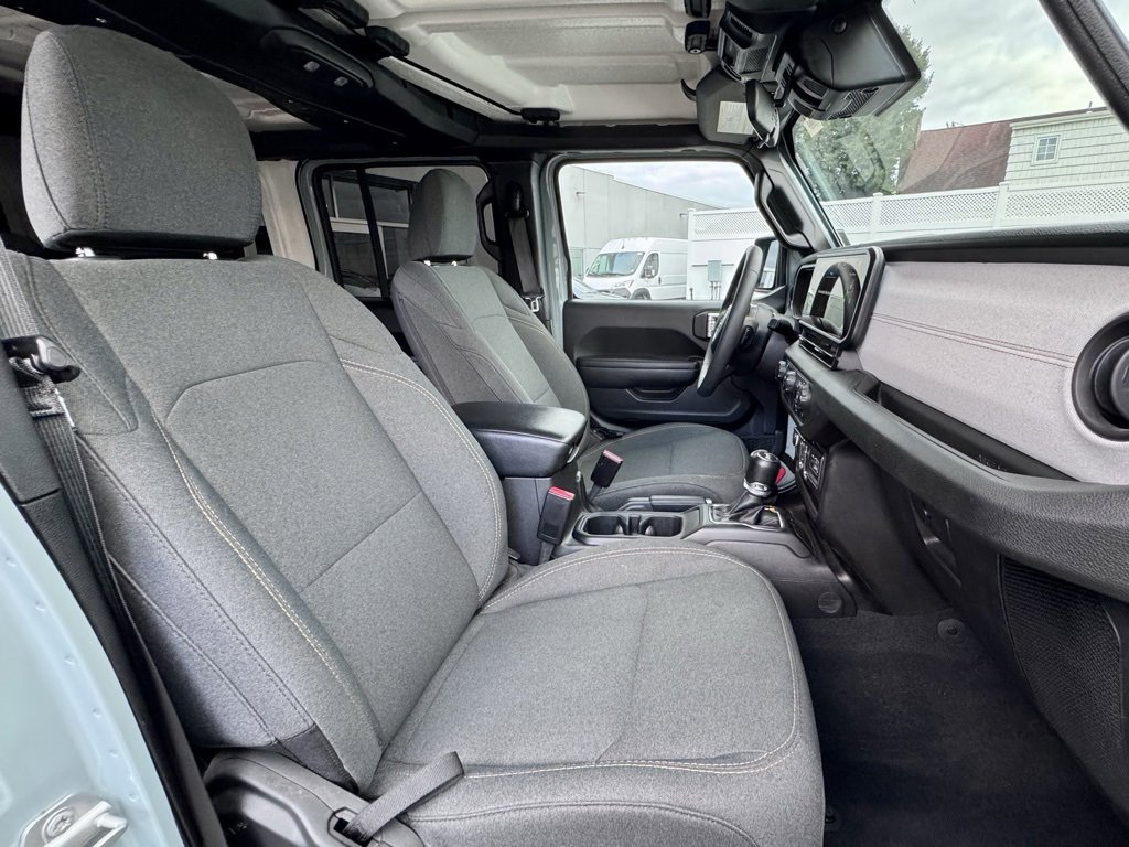 Used 2024 Jeep Wrangler Unlimited image 18