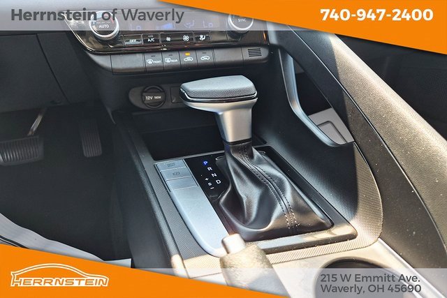 Used 2024 Hyundai Elantra SEL image 11