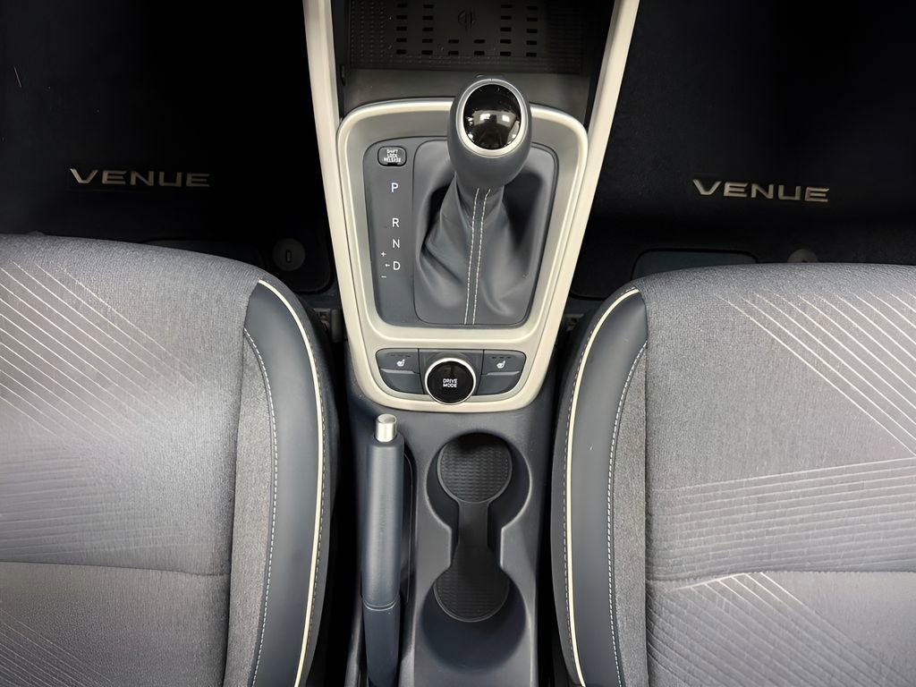Used 2025 Hyundai Venue Limited FWD image 24