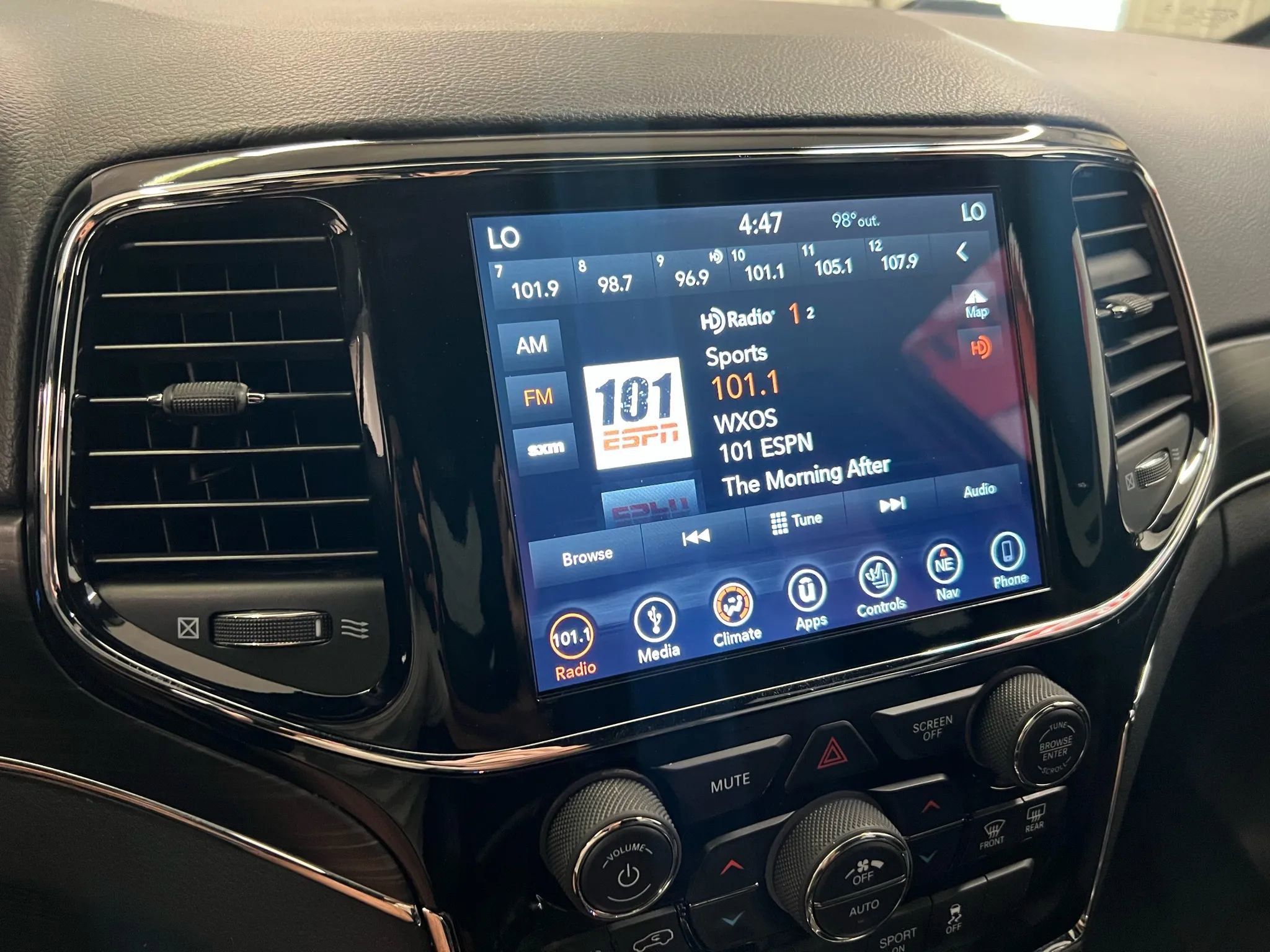 Used 2019 Jeep Grand Cherokee Limited image 6