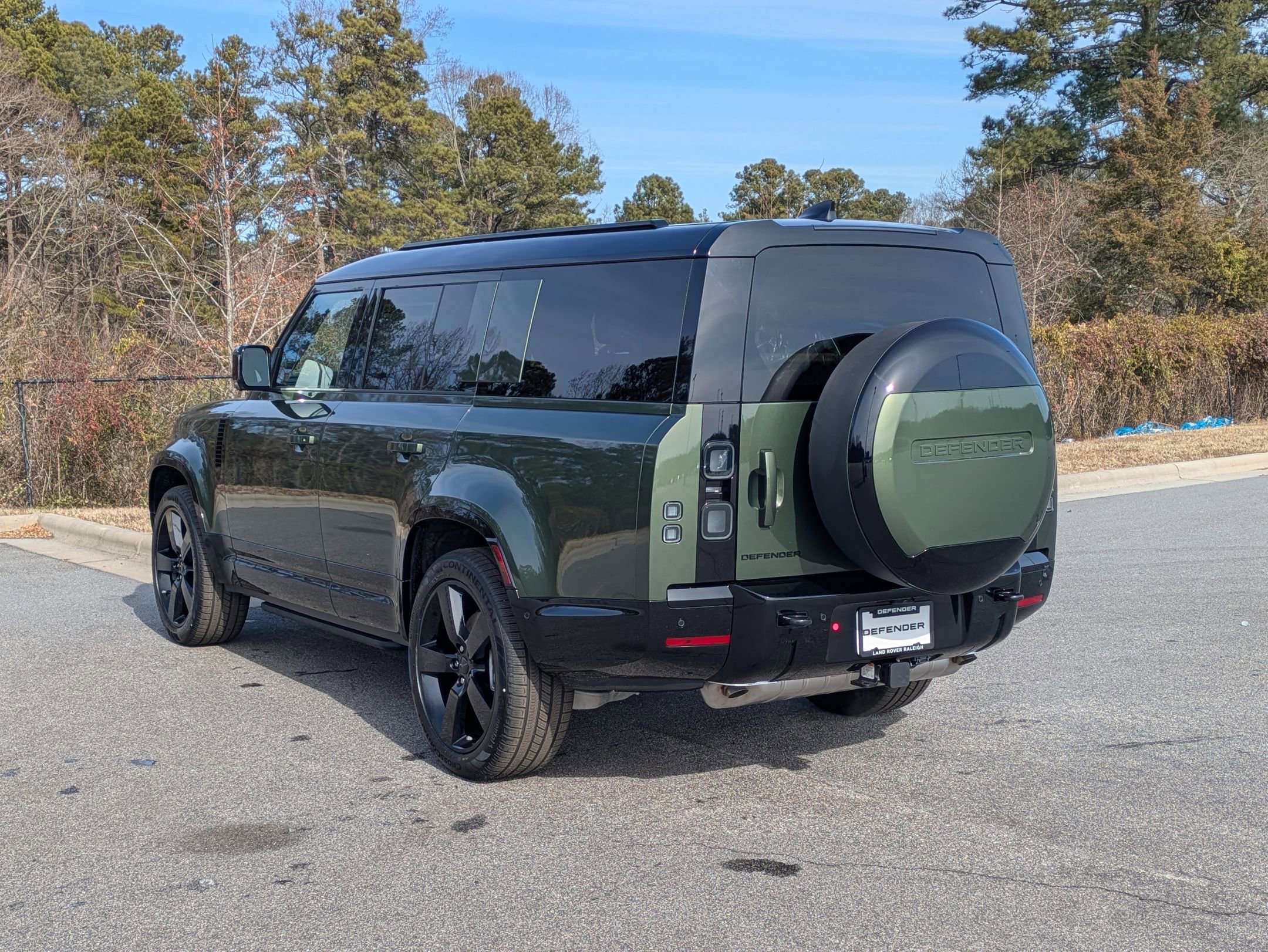 New 2026 Land Rover Defender 130 X-Dynamic SE image 7