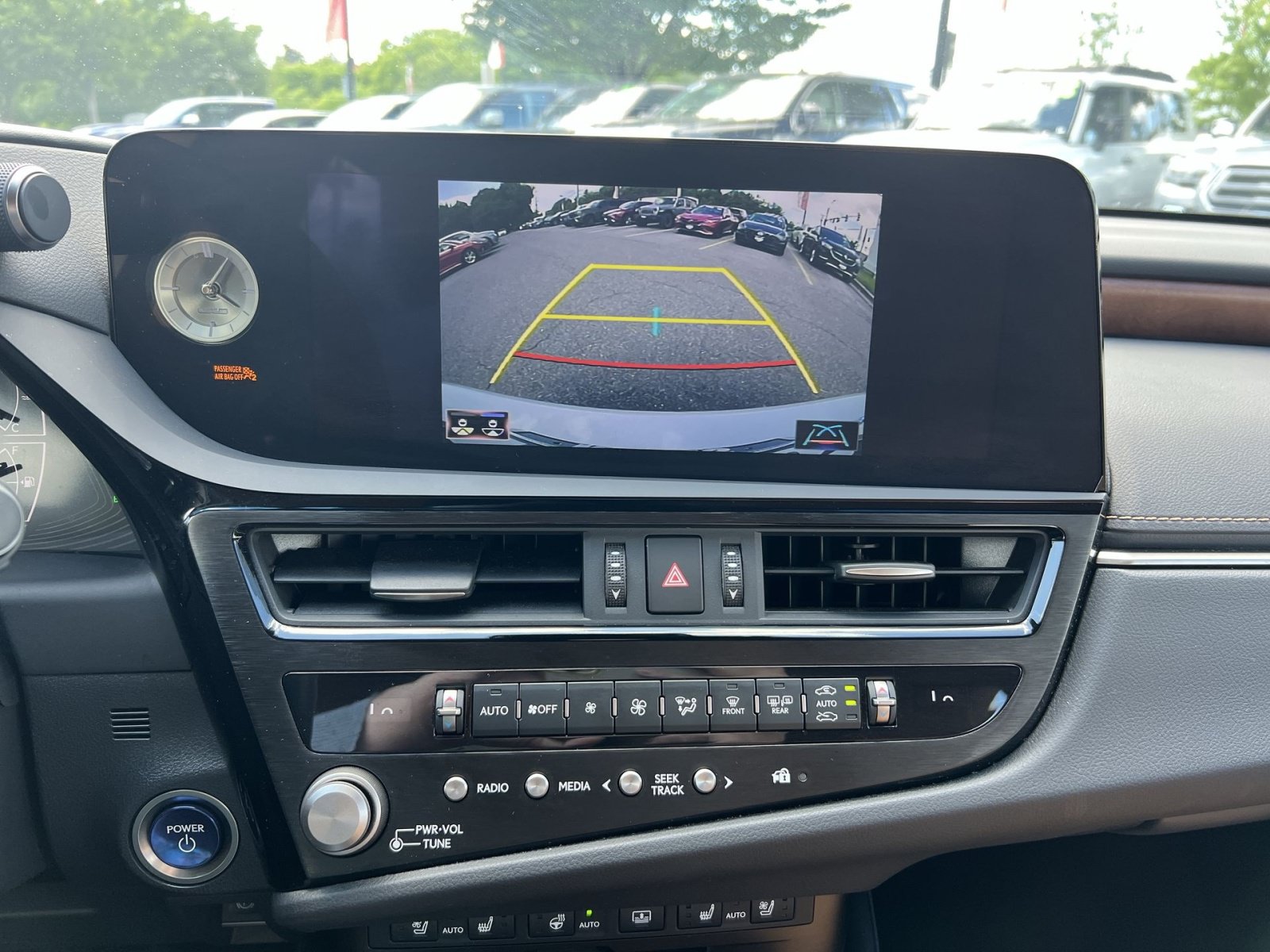Used 2022 Lexus ES 300h w/ Accessory Package FWD image 19