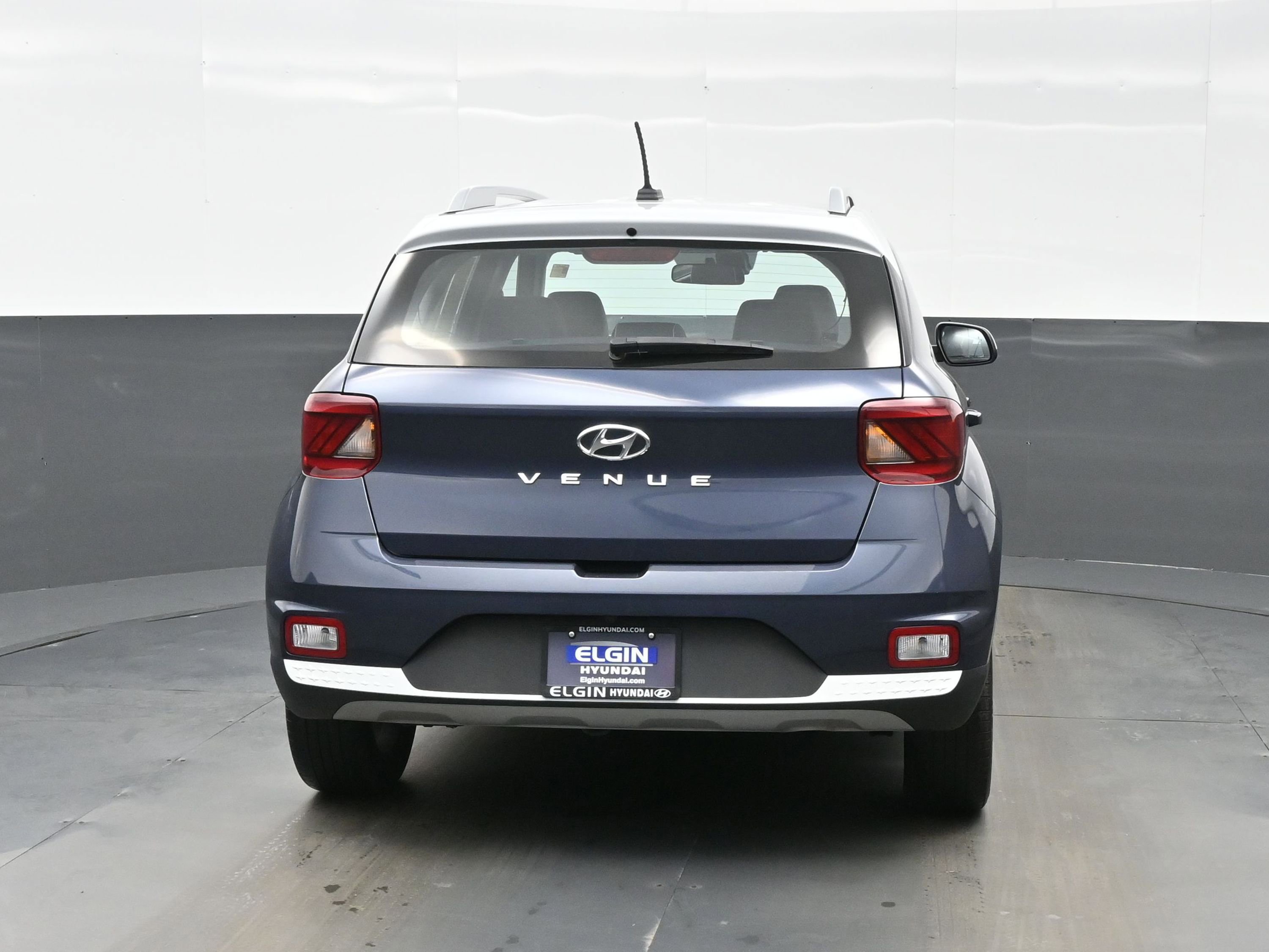 Used 2023 Hyundai Venue Limited w/ Cargo Package FWD image 5