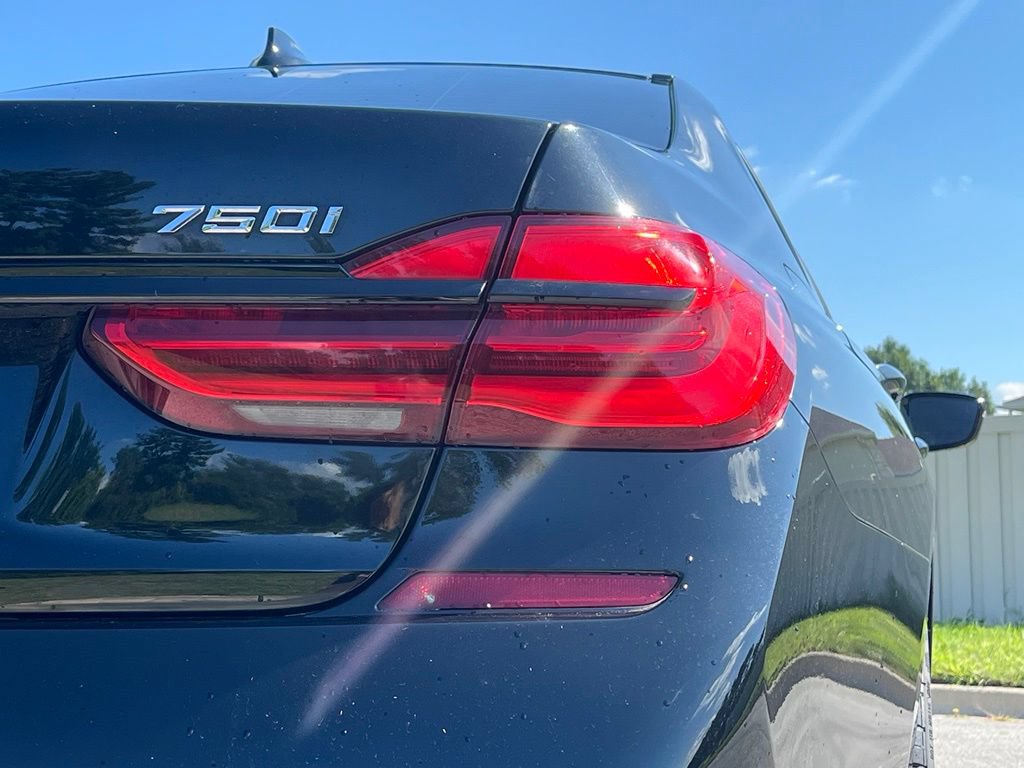 Used 2019 BMW 750i xDrive AWD/4WD image 12