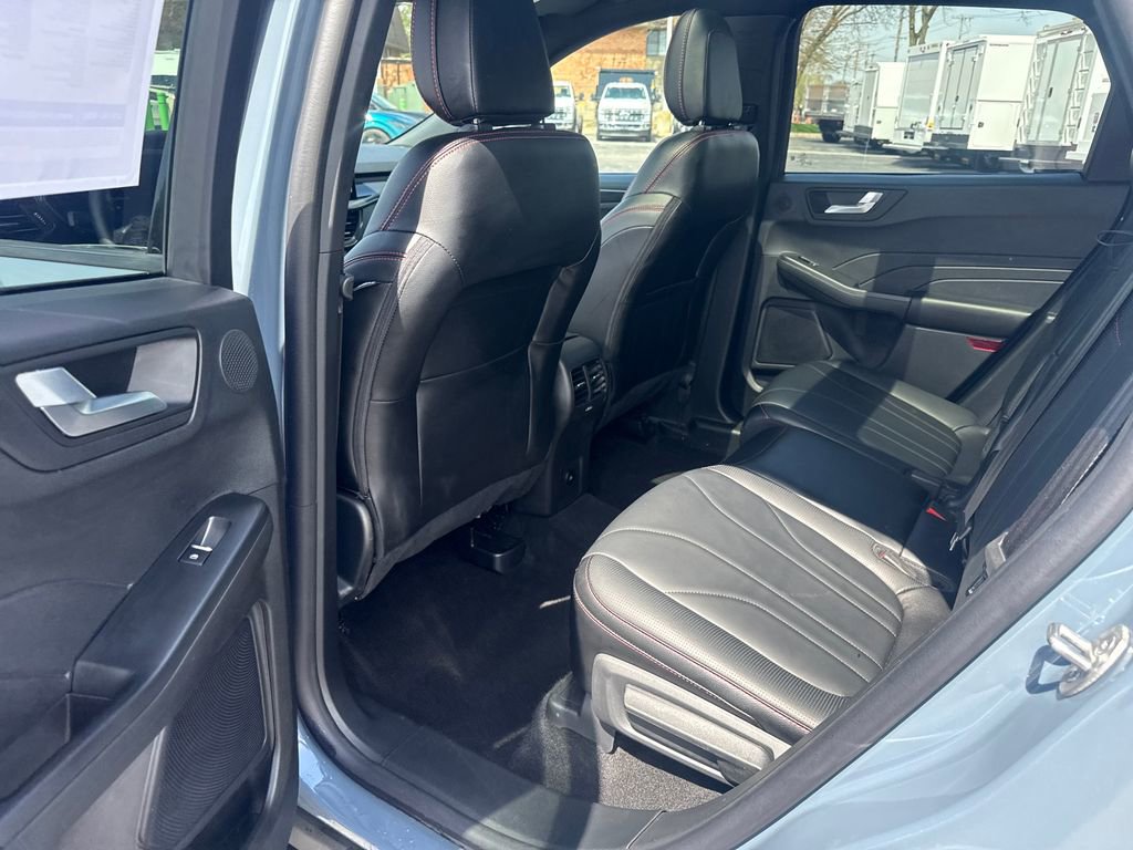 Used 2025 Ford Escape ST-Line Elite w/ Premium Technology Package AWD/4WD image 17