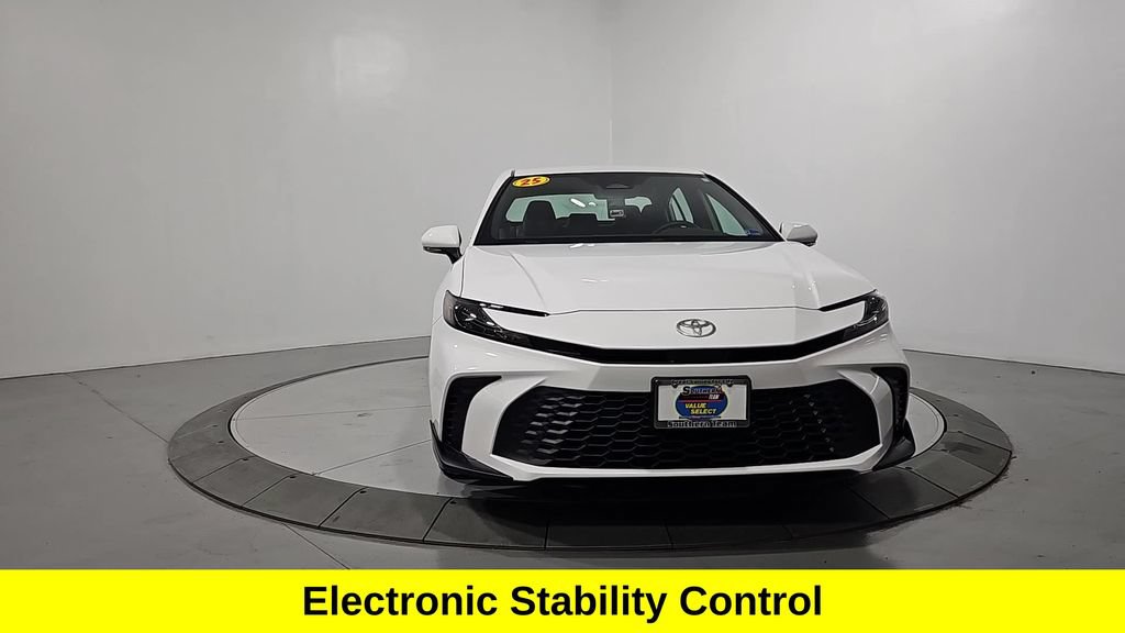 Used 2025 Toyota Camry SE FWD image 8
