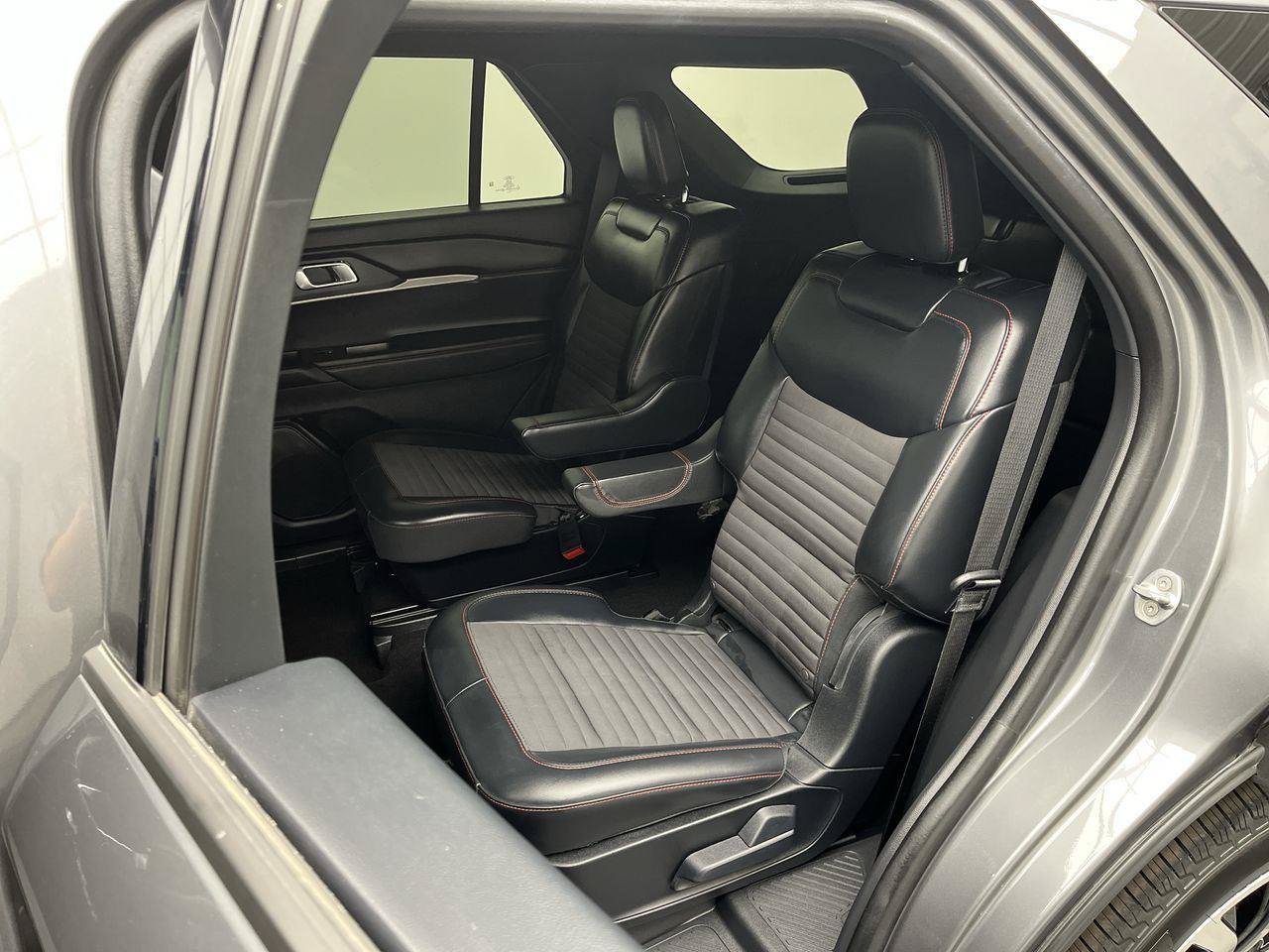 Certified 2025 Ford Explorer ST-Line AWD/4WD image 11
