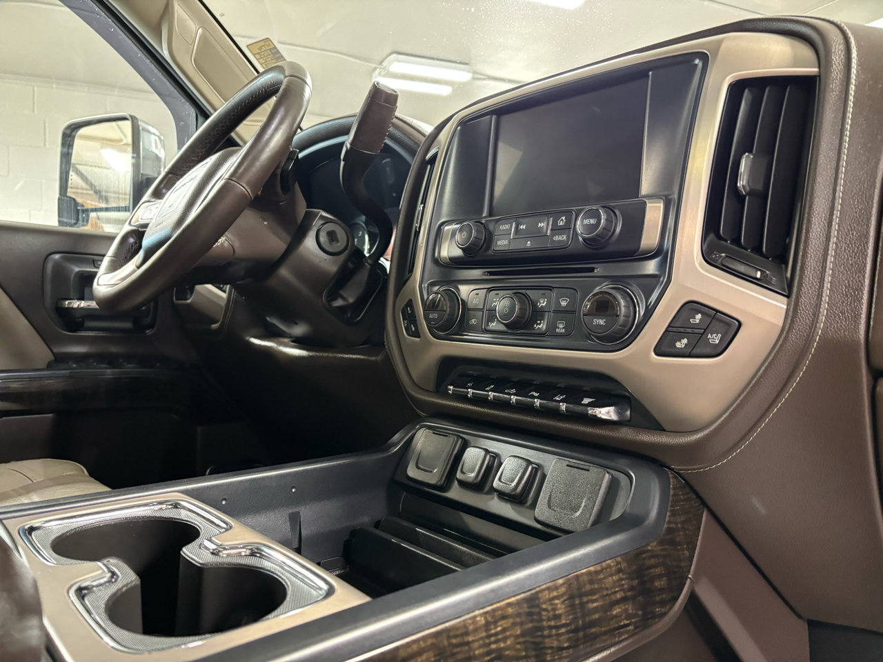 Used 2015 GMC Sierra 3500 Denali w/ Duramax Plus Package image 20