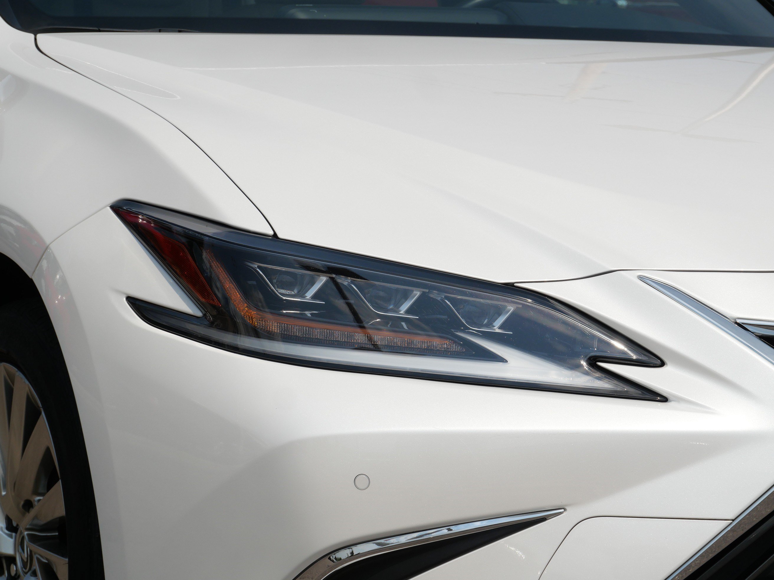 Used 2019 Lexus ES 300h FWD image 16