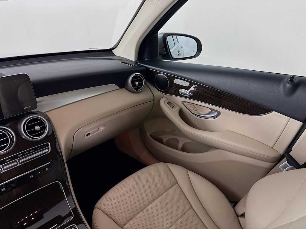 Used 2021 Mercedes-Benz GLC 300 4MATIC image 22