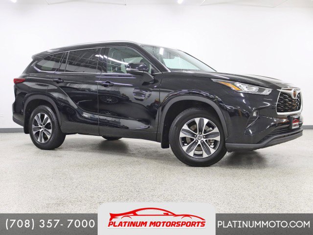 Used 2020 Toyota Highlander XLE AWD/4WD image 1