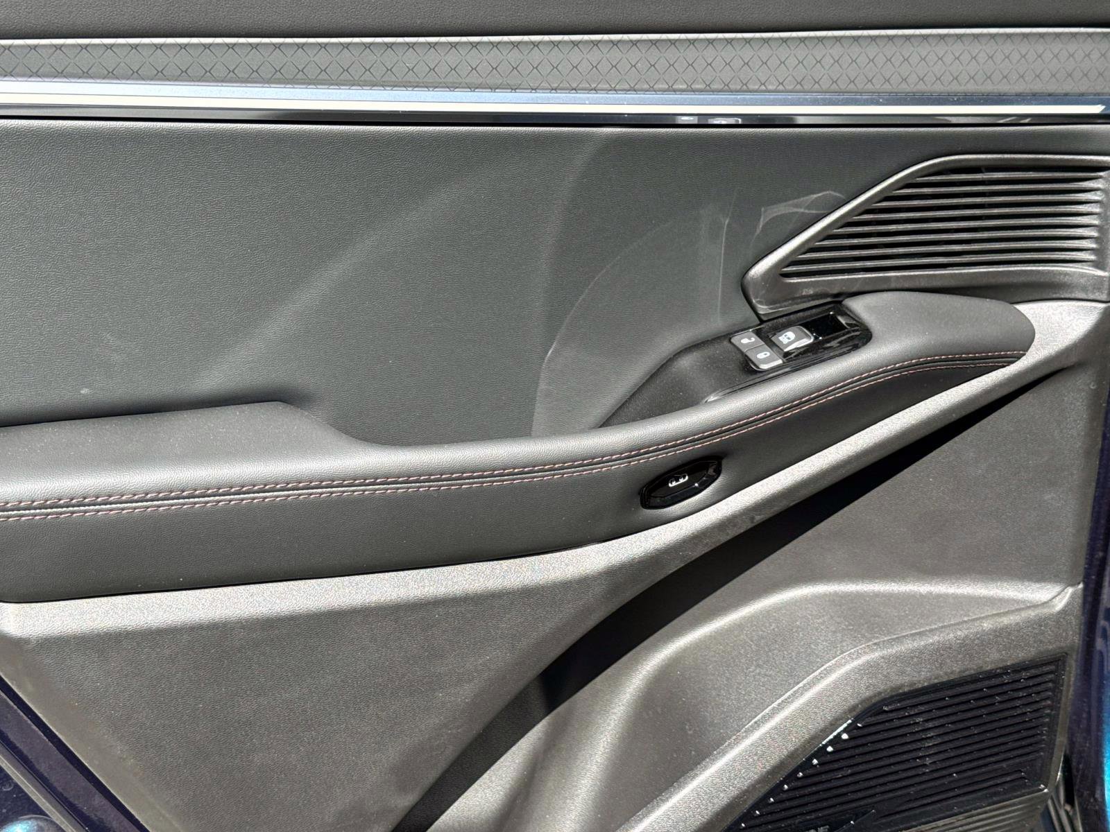 Used 2025 Jeep Wagoneer Limited image 12