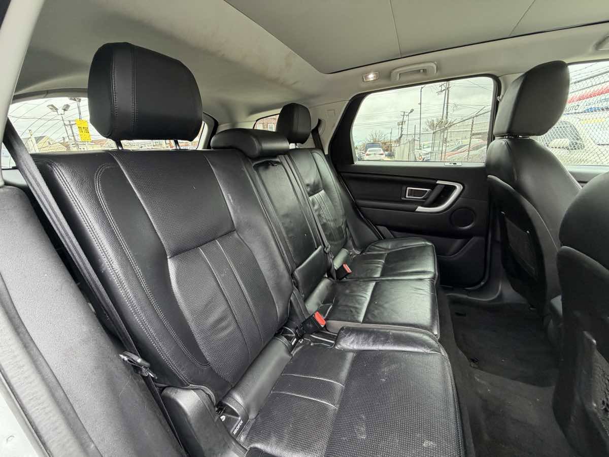 Used 2018 Land Rover Discovery Sport HSE AWD/4WD image 27