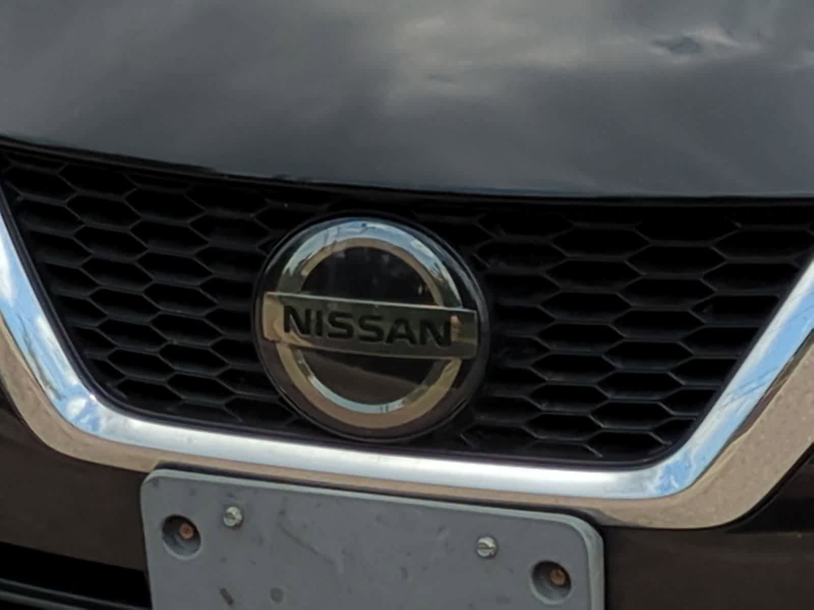 Used 2021 Nissan Versa SV FWD image 8